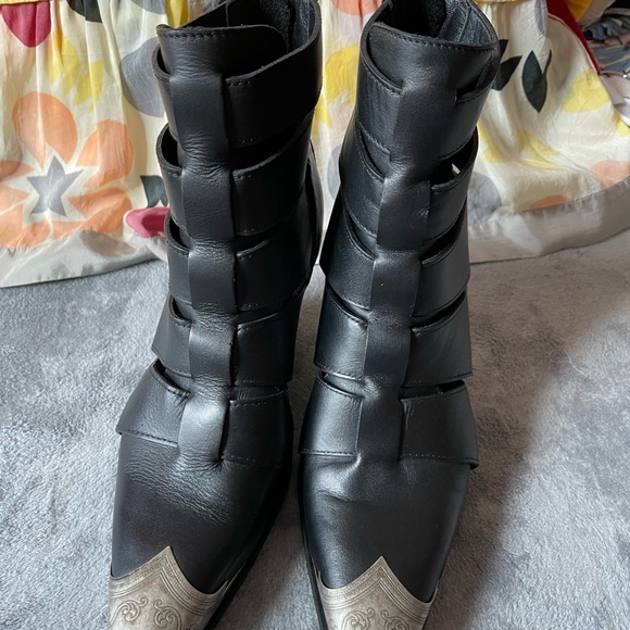 71/2 Free people ,Elegant Black Leather Women's Boots - Picture 9 of 17